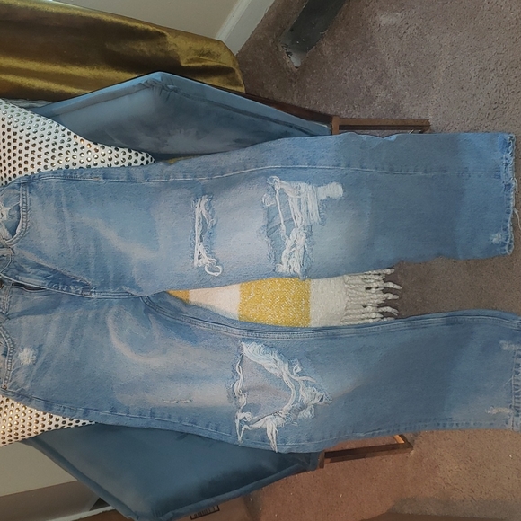 Zara Wide Legged Distressed Denim Jeans - Picture 4 of 4